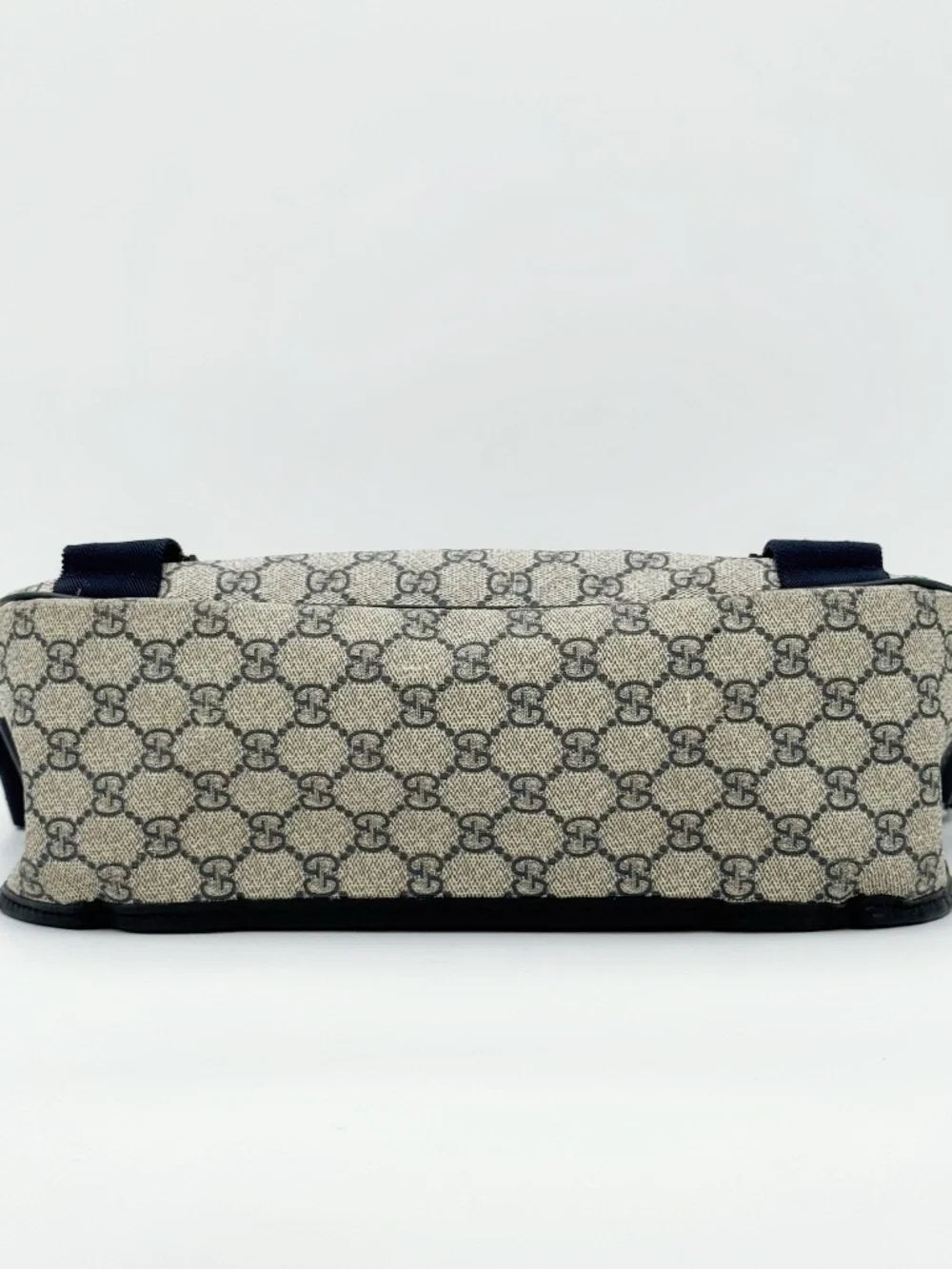 Gucci GG Supreme Canvas Flap Messenger Bag Navy Crossbody Shoulder Bag